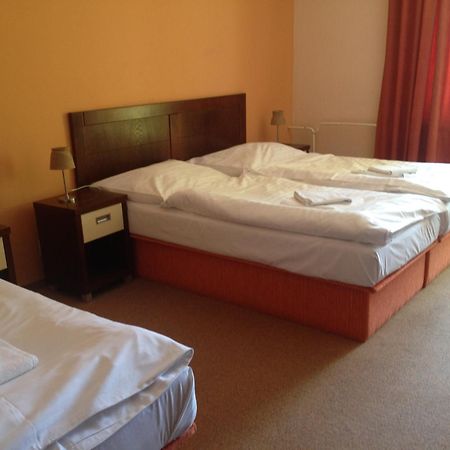 Garni Hotel Cosmopolitan Senec Camera foto