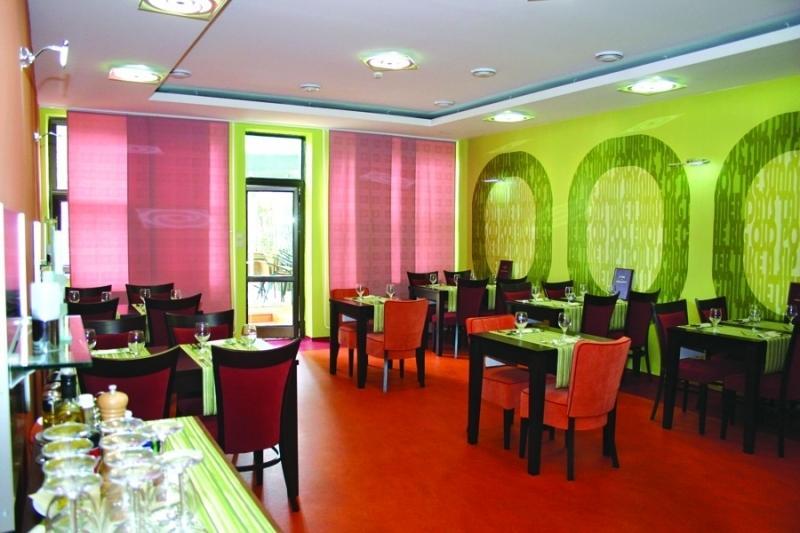 Garni Hotel Cosmopolitan Senec Esterno foto