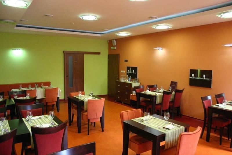 Garni Hotel Cosmopolitan Senec Esterno foto