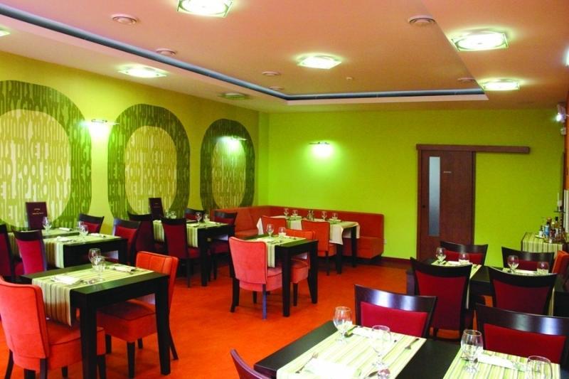 Garni Hotel Cosmopolitan Senec Esterno foto