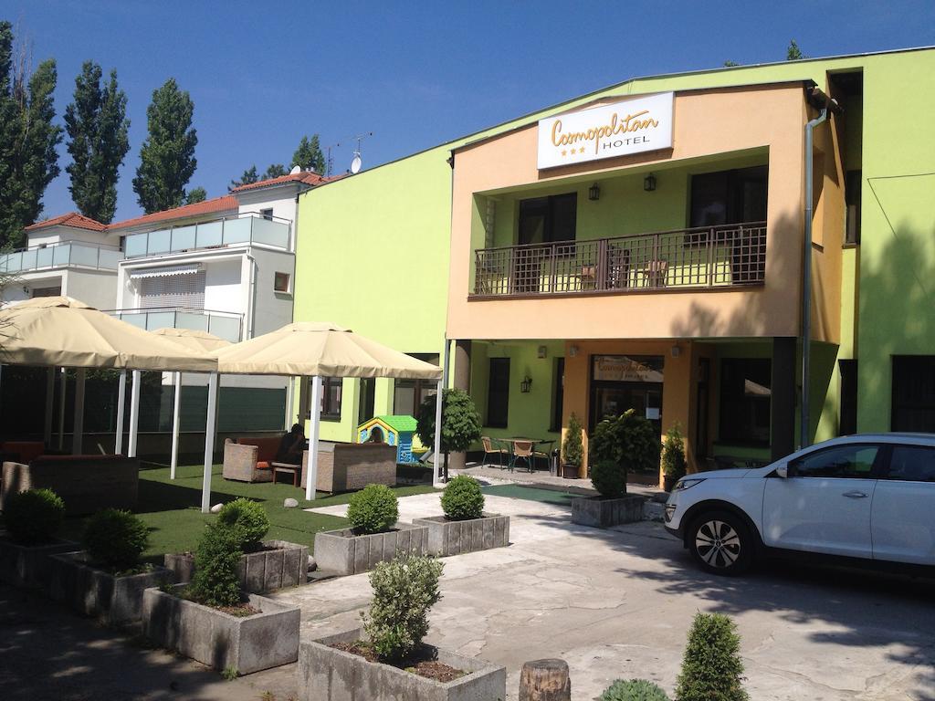 Garni Hotel Cosmopolitan Senec Esterno foto