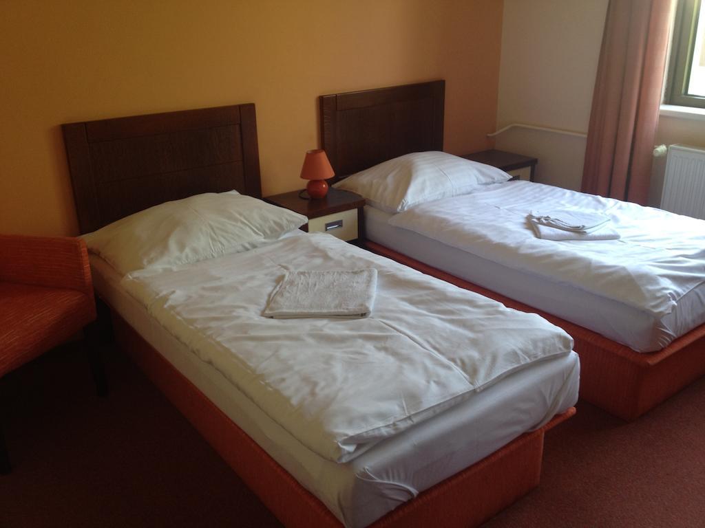 Garni Hotel Cosmopolitan Senec Camera foto