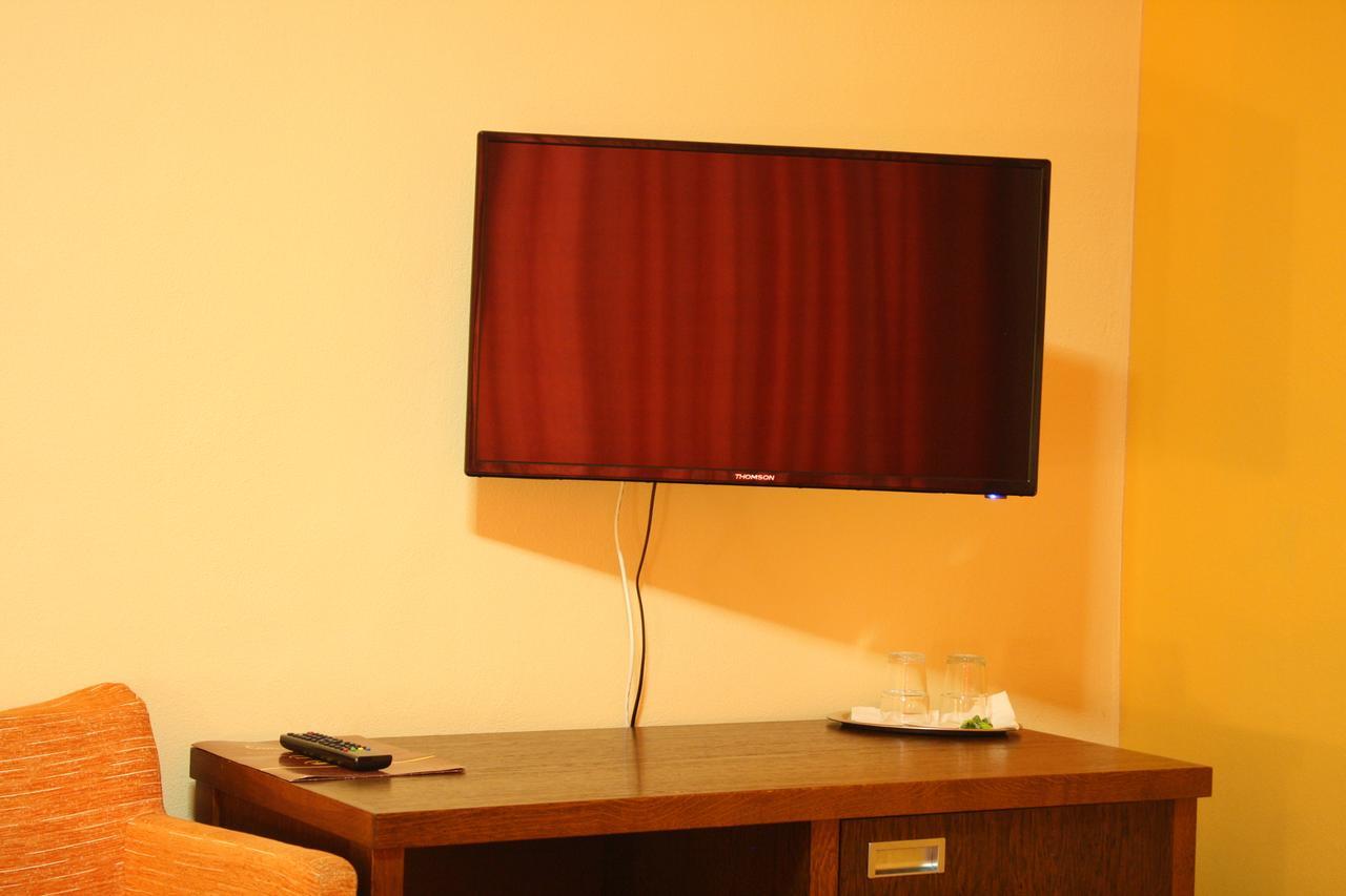 Garni Hotel Cosmopolitan Senec Esterno foto